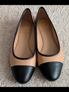 Vince Camuto Minndy Nude & Black Ballet Flats.10M Used In Excellent Condition